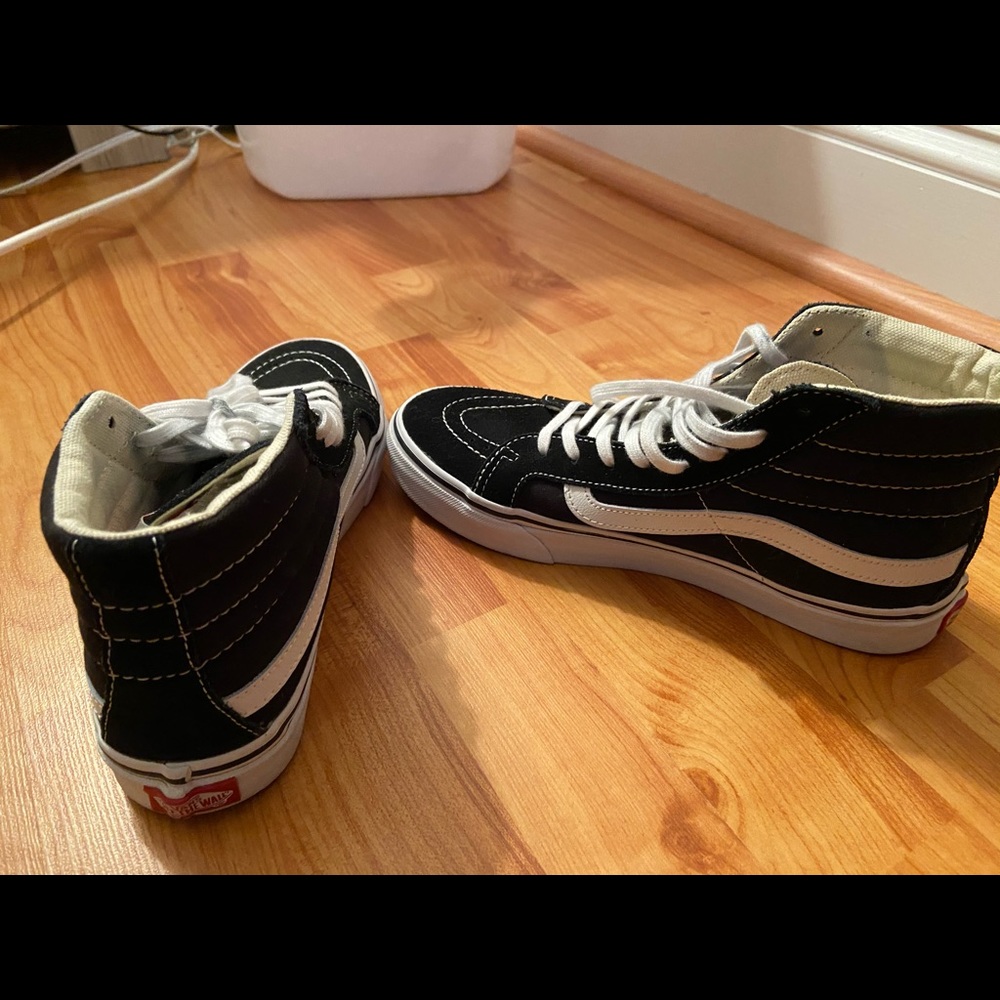 High top women’s 6.5 vans.